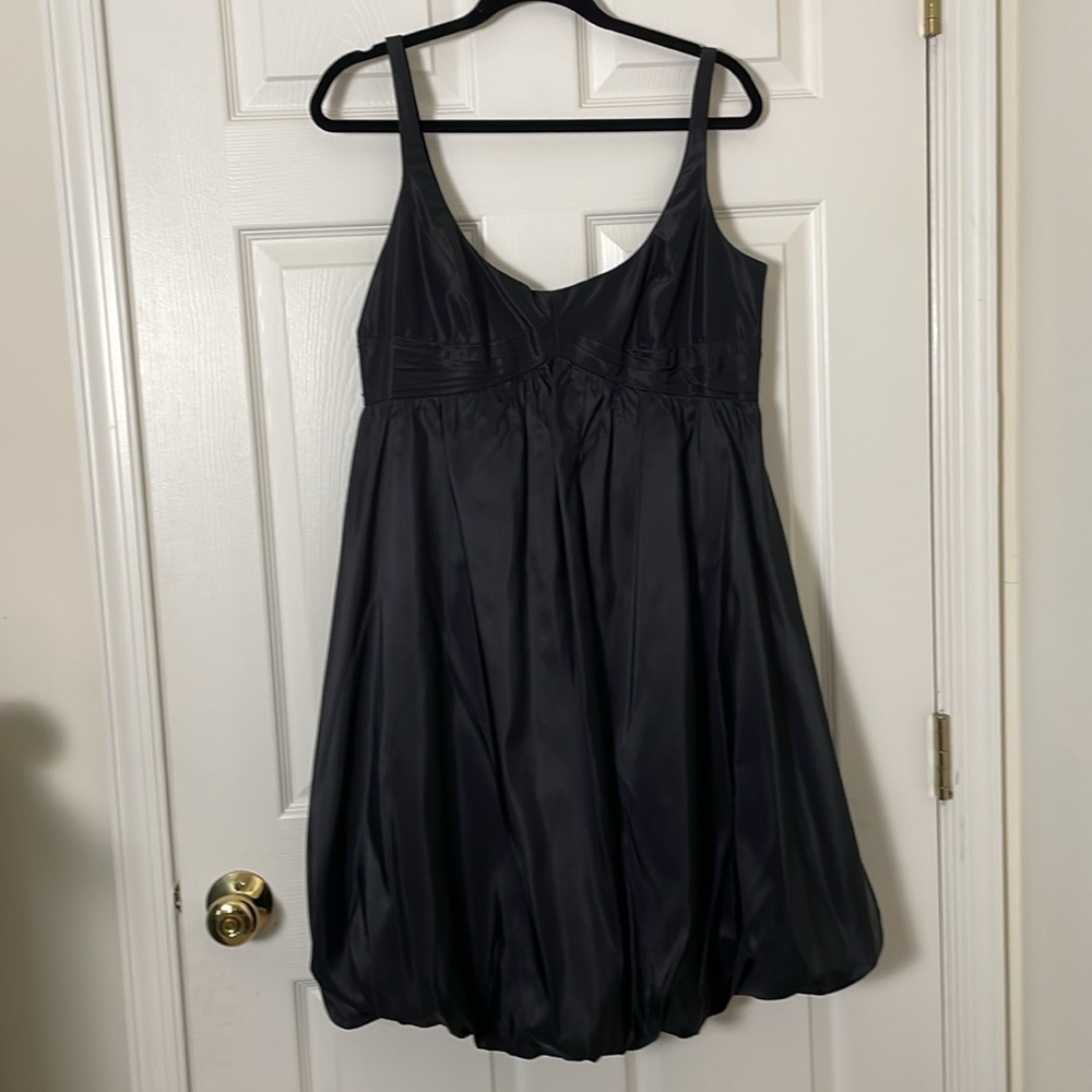Carmen Marc Valvo: Silk Cocktail Dress with Bubble Hem - Picture 7 of 15